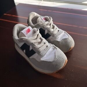 New Balance 237